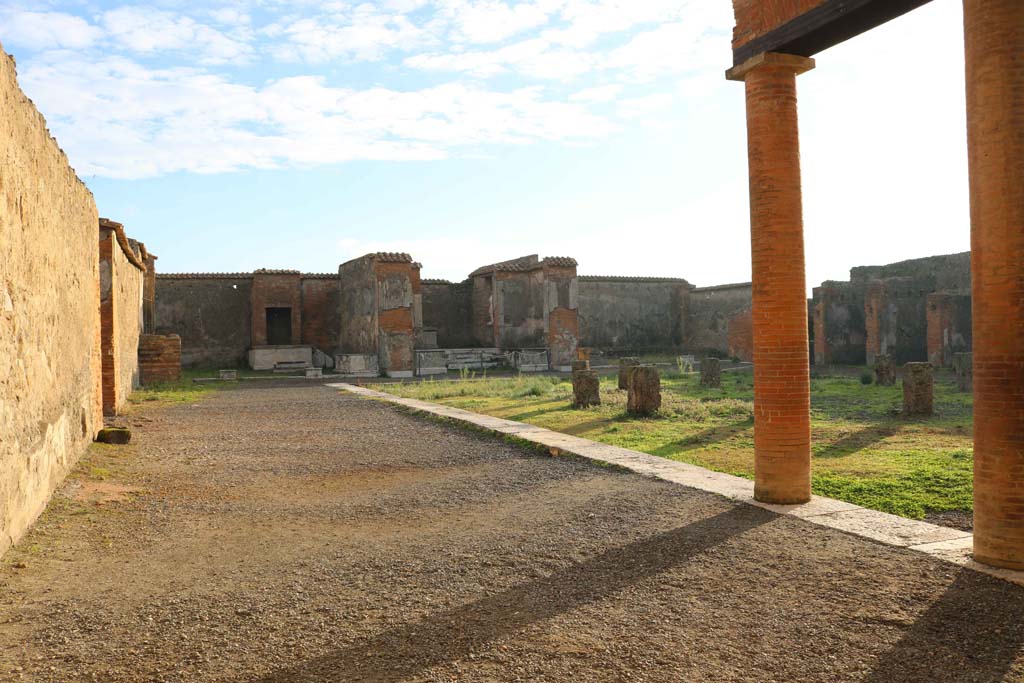 VII.9.7/8 Pompeii. December 2018. Looking along north wall towards east side. Photo courtesy of Aude Durand.