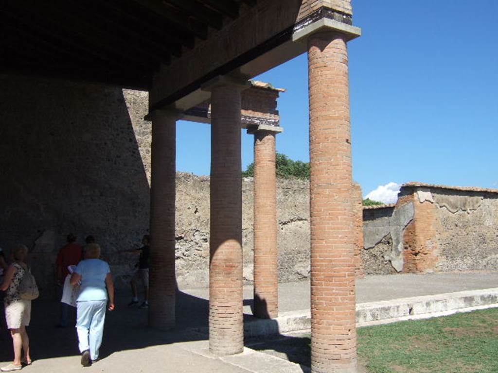VII.9.7 and VII.9.8 Pompeii. Macellum. September 2005. North west corner and gate in north wall.
