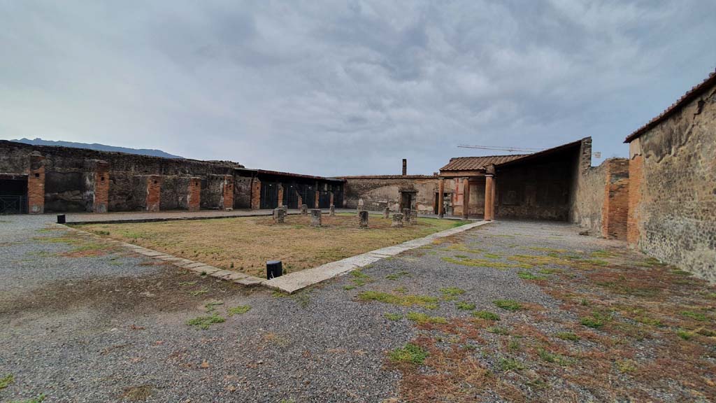 VII.9.7/8 Pompeii. August 2021. Looking south-west from north-east corner.
Foto Annette Haug, ERC Grant 681269 DÉCOR.