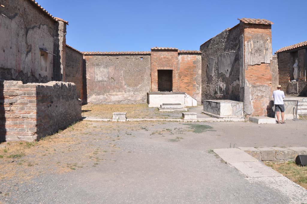 VII.9.7/8 Pompeii. July 2017. Looking towards room in north-east corner.
Foto Annette Haug, ERC Grant 681269 DÉCOR.