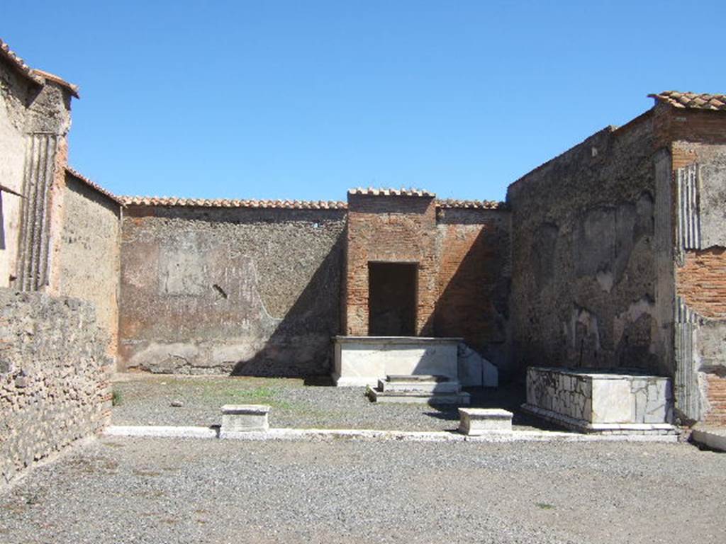 VII.9.7 and VII.9.8 Pompeii. Macellum. September 2005. North east corner. Large room of unknown function. Looking east. This was perhaps used for religious purposes and banquets by those involved with administration of the Macellum.