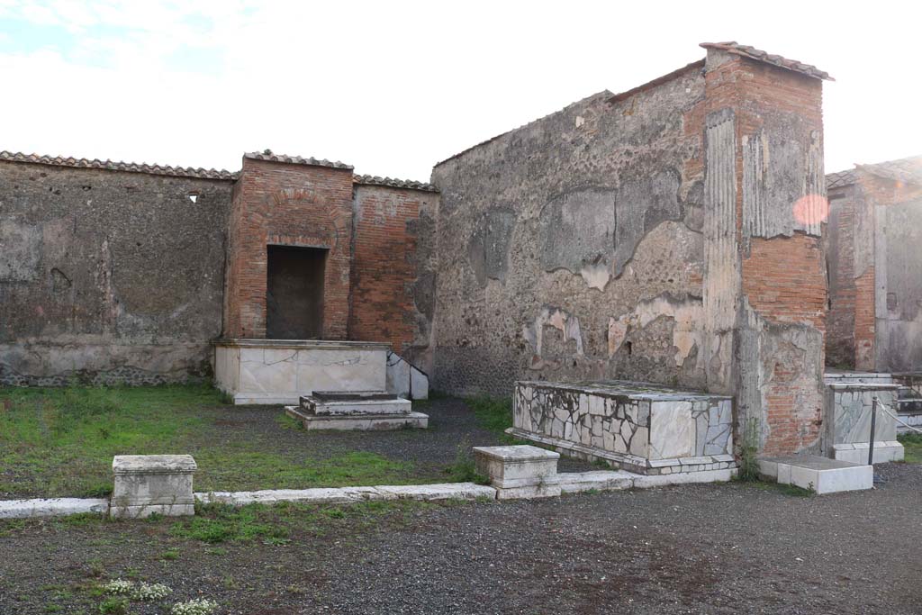 VII.9.7 and VII.9.8 Pompeii. Macellum. December 2018.
Looking towards south side of room in north-east corner. Photo courtesy of Aude Durand.