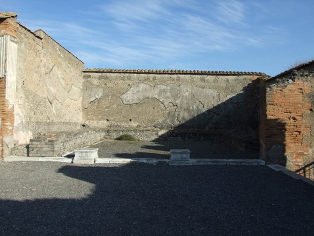 VII.9.7 and VII.9.8 Pompeii. Macellum. December 2007. Large room in south east corner. Market room used for the sale of meat and fish. A water channel ran round the counter conveying running water.