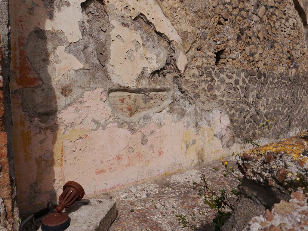 VII.9.7 and VII.9.8 Pompeii. Macellum. March 2019. Painted decoration on north wall in north-west corner of large room.
Foto Anne Kleineberg, ERC Grant 681269 DÉCOR.