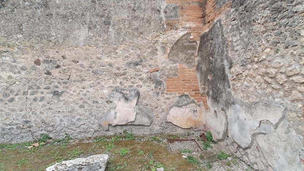 VII.9.7/8 Pompeii. August 2021. Looking towards south wall at wets end and south-west corner.
Foto Annette Haug, ERC Grant 681269 DÉCOR.