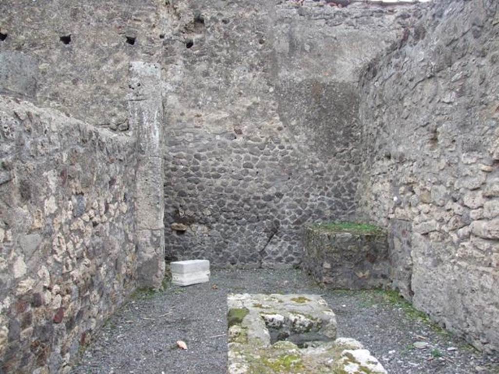 VII.9.22 Pompeii. Thermopolium. December 2007. South wall.