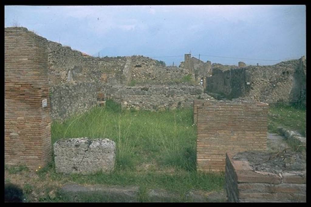 VI.9.37 Pompeii. Entrance with podium, on Vico del Balcone Pensile.
Looking north into VII.9.36. Photographed 1970-79 by Günther Einhorn, picture courtesy of his son Ralf Einhorn.