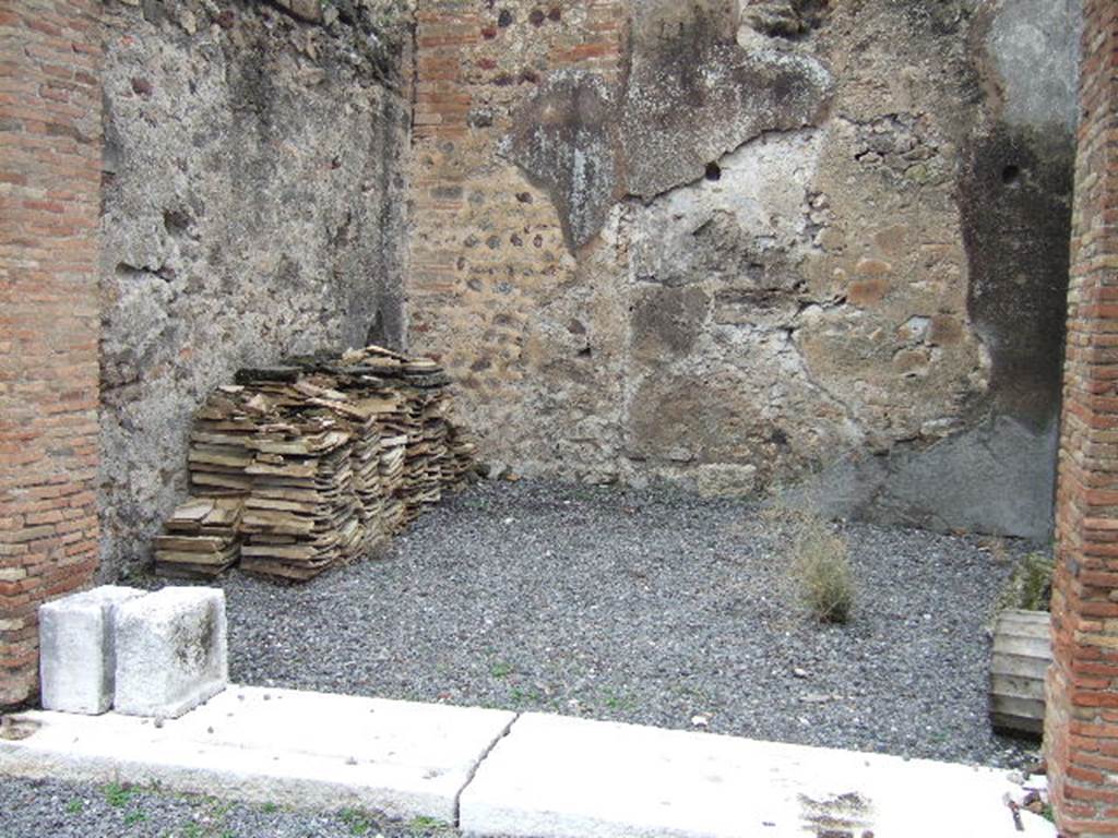 VII.9.47 Pompeii. December 2005. Room 12. Oecus.
