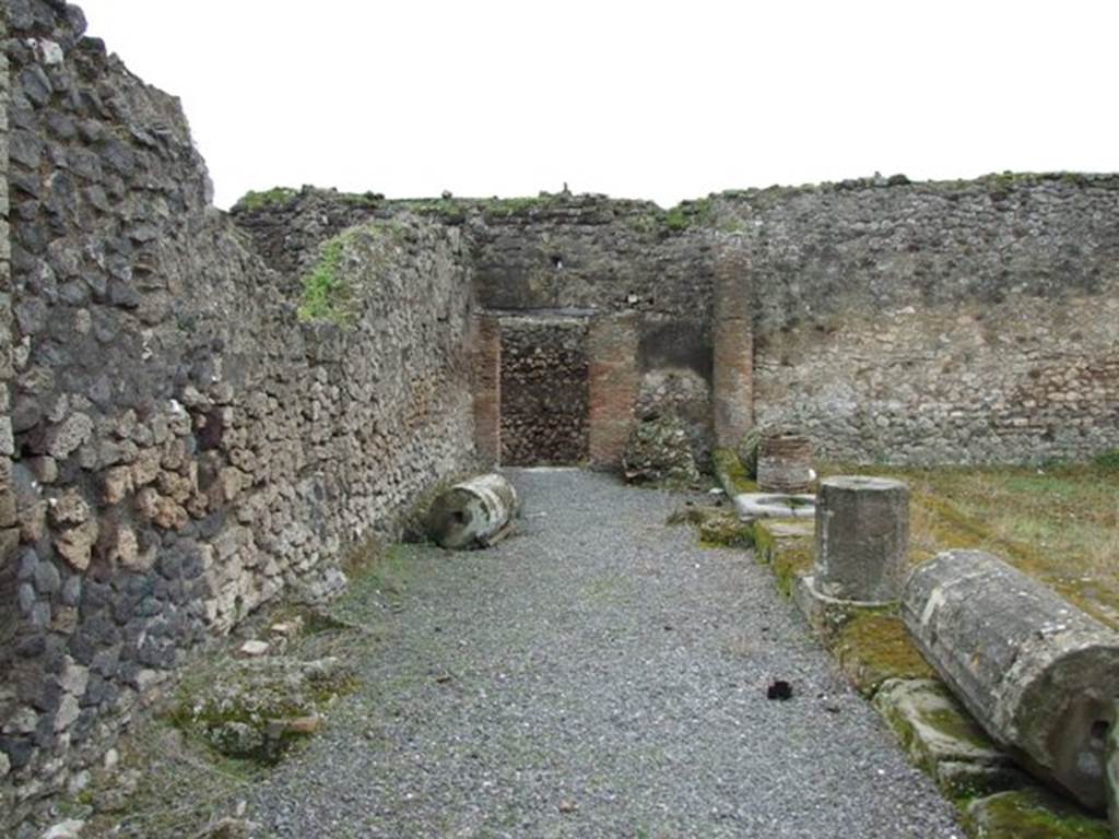 VII.9.47 Pompeii. March 2009. Peristyle area. Looking south along East Portico to rear entrance at VII.9.65.