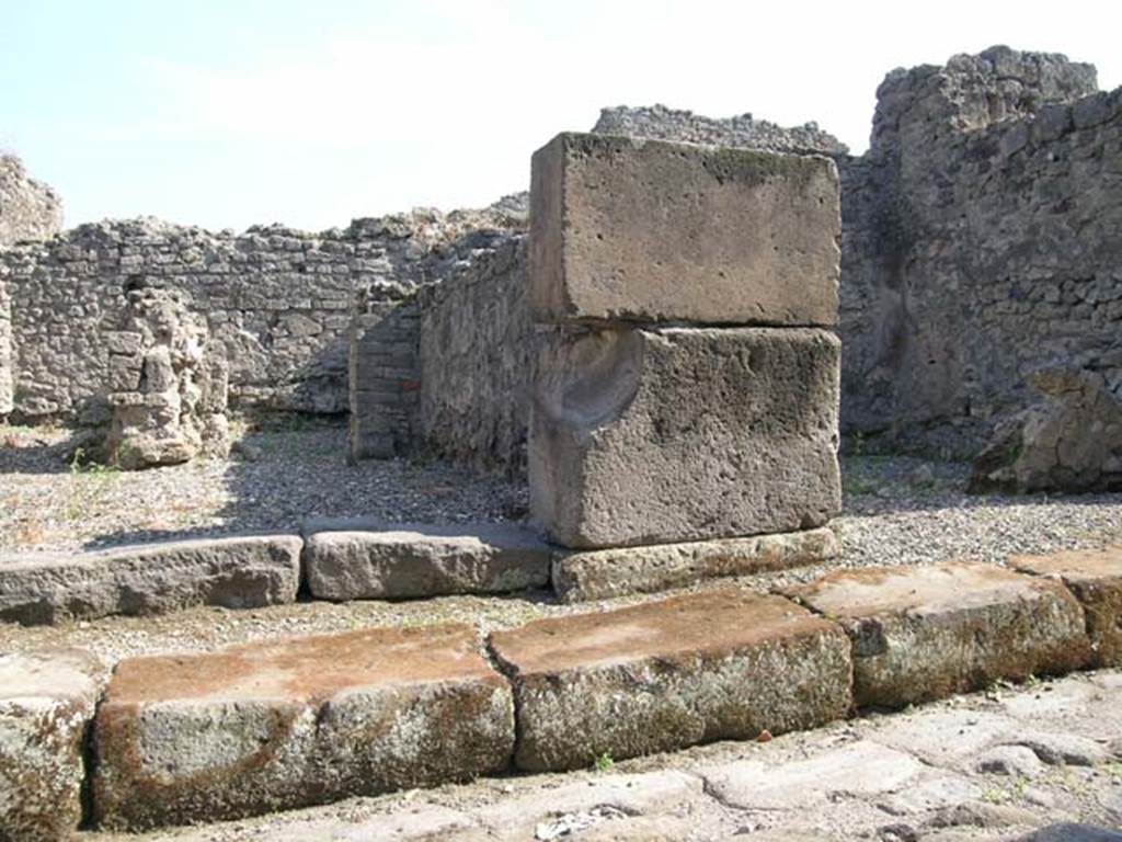 VII.9.50 Pompeii. June 2005. Large blocks between entrances.VII.9.49 on right. Photo courtesy of Nicolas Monteix.