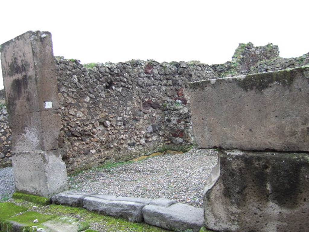 VII.9.50 Pompeii. December 2005. Entrance and east wall of shop.