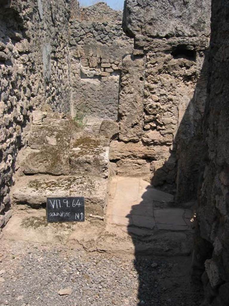 VII.9.64 Pompeii. July 2005. Looking north. Photo courtesy of Barry Hobson.
According to Hobson when writing “next door to VII.9.63 a new entrance from the street was made. This gave access via a staircase to the upper storey, and to the right of the stairs another new latrine was constructed. This was now back to back with the one in VII.9.63 and emptied into the same cesspit. In addition the staircase led to an upper storey latrine, the down pipe from which was inserted into the wall. The provision here of three latrines leads one to ask who used each of them?”.
See Hobson, B., 2009. Latrinae et foricae: Toilets in the Roman World. London; Duckworth. (p.68)