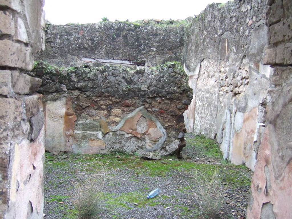 VII.10.3 Pompeii. December 2005. Looking south through doorway of room 9 towards doorway of room 22, possibly a small storeroom, on right. Looking south across room 9, a triclinium which originally had a floor of cocciopesto. According to Amoroso, the walls of room 9 were recovered with painted plaster made of wide red and yellow sections, separated by white panels. The zoccolo was painted with plant motifs.
Studi della Soprintendenza archeologica di Pompei, 22: l”Insula VII, 10 di Pompei , by Angelo Amoroso. (p.74)