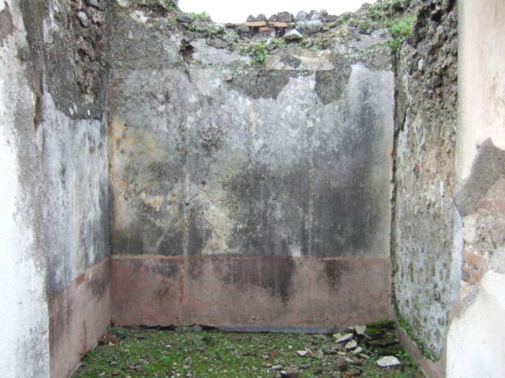 VII.10.3 Pompeii. December 2005. Room 10, looking south. According to Amoroso, the top of the walls were painted with plaster in two horizontal bands. The middle section of each wall was separated into three vertical panels edged with a border. The central area was white, and the two sides panels were yellow. The zoccolo was red with plant motifs painted on it. Found painted on the walls of this room were vignettes showing sirens hovering in the air on monochrome green and yellow background. They held the plate and crook.
Studi della Soprintendenza archeologica di Pompei, 22: l”Insula VII, 10 di Pompei , by Angelo Amoroso. (p.74)
See Helbig, W., 1868. Wandgemälde der vom Vesuv verschütteten Städte Campaniens. Leipzig: Breitkopf und Härtel. (899)