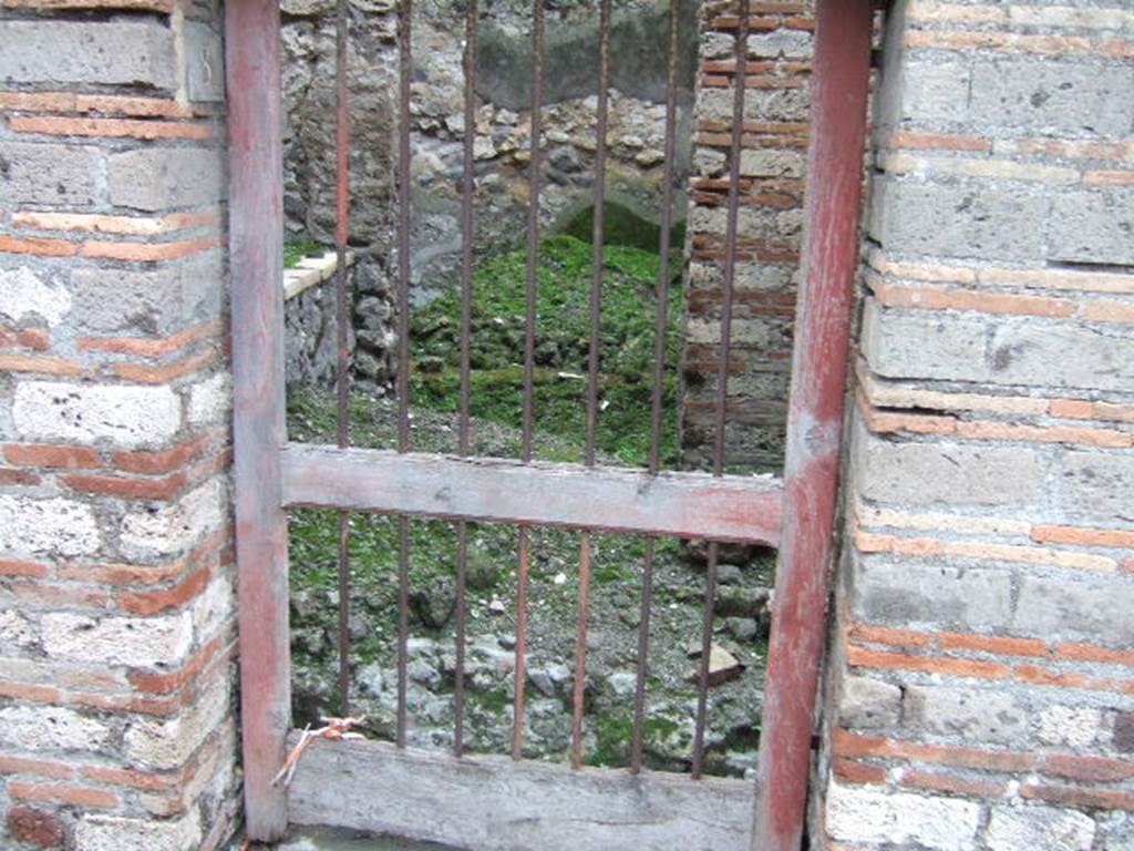 VII.10.8 Pompeii. December 2004. Looking south from entrance doorway.