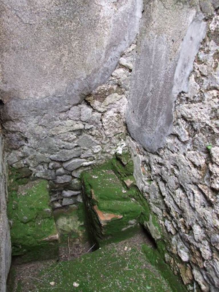 VII.10.9 Pompeii. March 2009. Latrine.