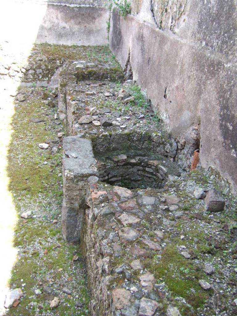 VII.10.13 Pompeii. Officina lanifricaria. September 2005. Looking east at sites for two cauldrons that would have been above the hearths.