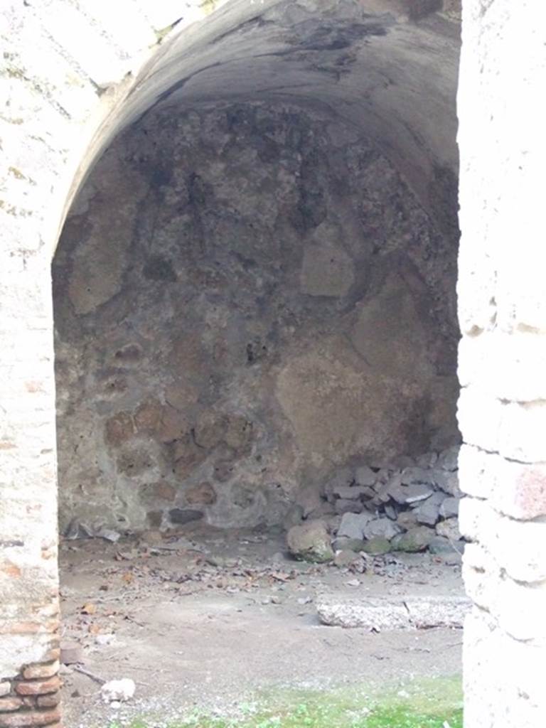 VII.10.13 Pompeii. Officina lanifricaria. December 2007. Vaulted rear area.