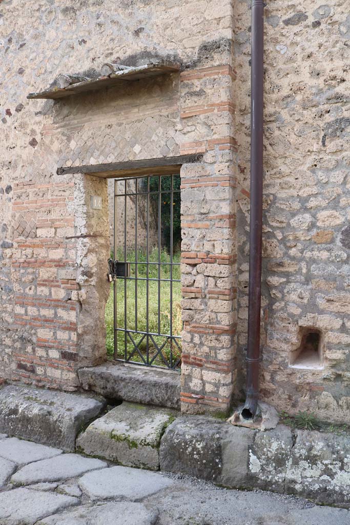 VII.10.14 Pompeii. December 2018.
Looking towards entrance doorway on Vicolo della Maschera. Photo courtesy of Aude Durand.