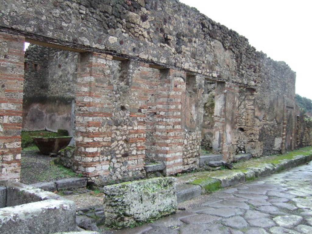 VII.11.5, VII.11.4, VII.11.3 and VII.11.2, Pompeii. December 2005. Entrances on east side of vicolo.