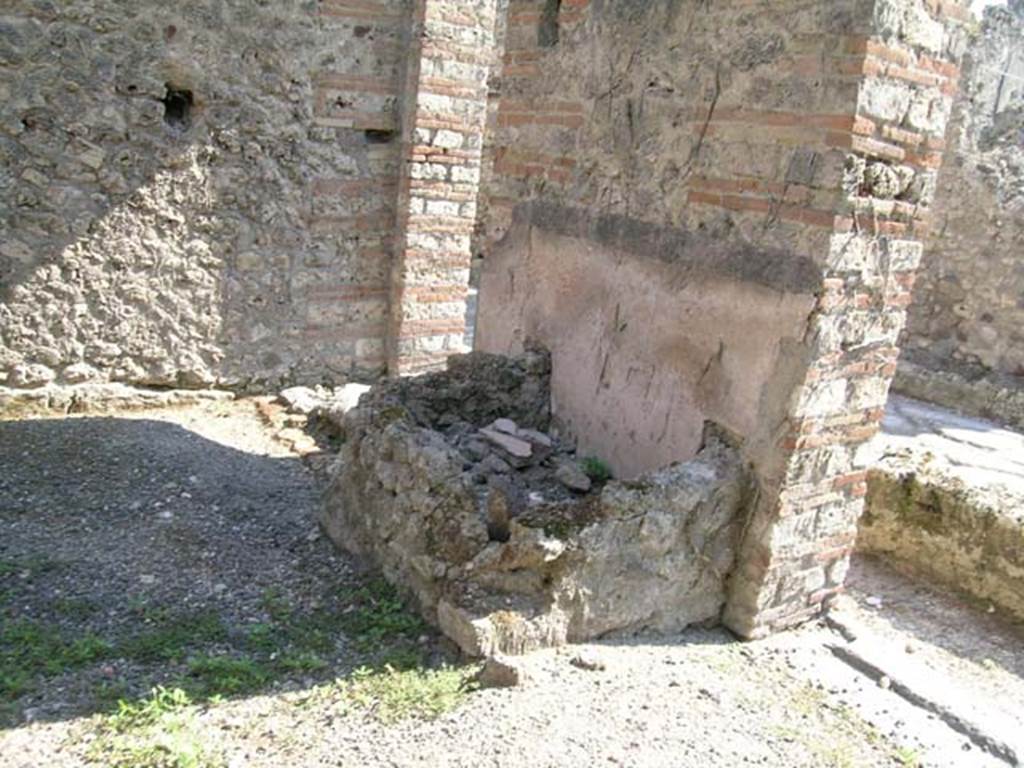 VII.11.5 Pompeii. June 2005. Remains of wash-basin between doorways of VII.11.4 and VII.11.5. Photo courtesy of Nicolas Monteix.