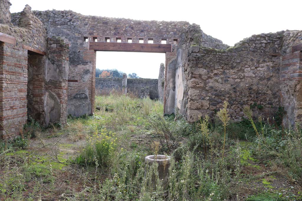 VII.11.6 Pompeii. December 2018.
Looking south across atrium towards tablinum, from entrance doorway. Photo courtesy of Aude Durand.