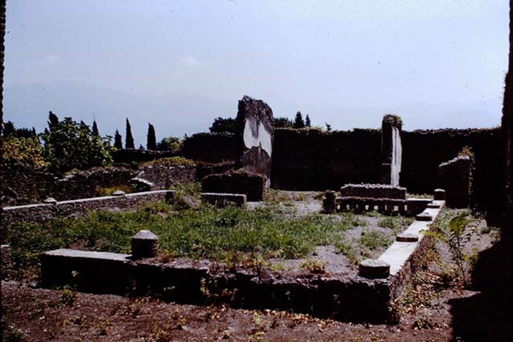 VII.11.6 Pompeii. 1966. Garden area looking south towards exedra in centre of south wall. Photo by Stanley A. Jashemski.
Source: The Wilhelmina and Stanley A. Jashemski archive in the University of Maryland Library, Special Collections (See collection page) and made available under the Creative Commons Attribution-Non Commercial License v.4. See Licence and use details.
J66f0718