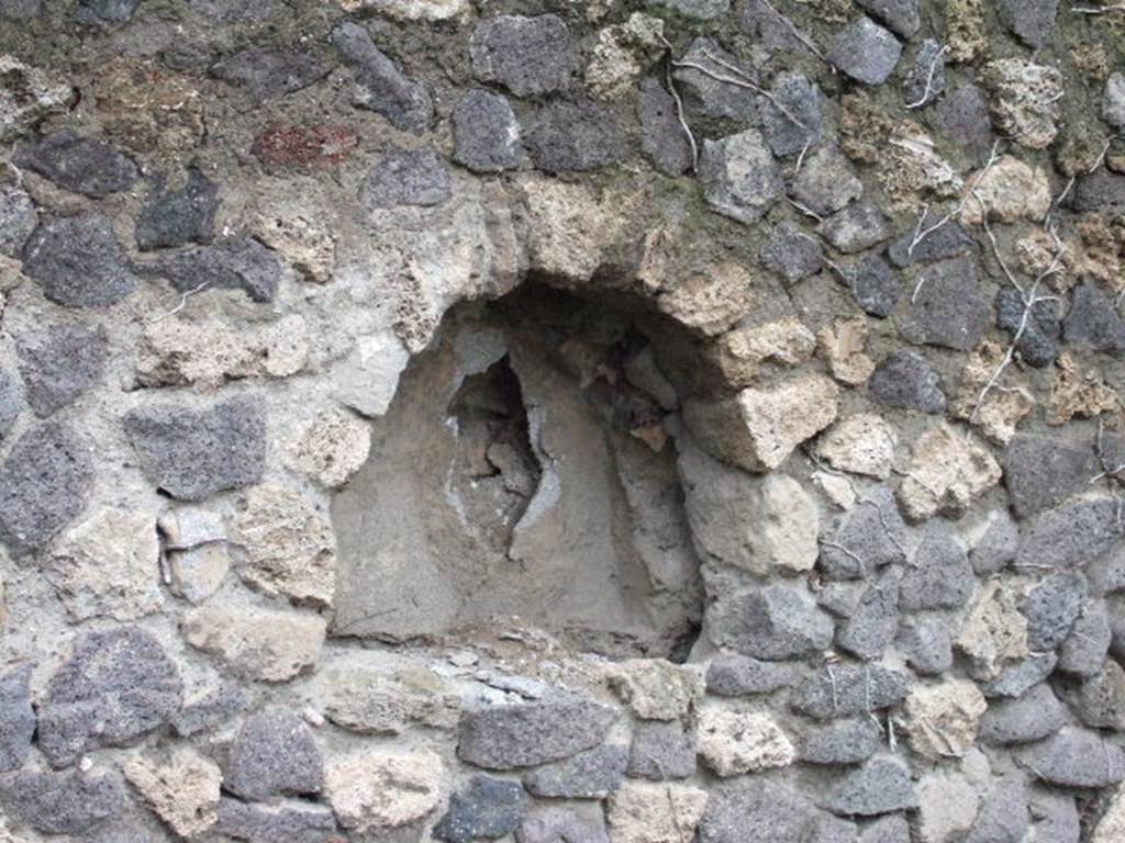 VII.11.6 Pompeii. Hospitium. December 2005. Niche in west wall.