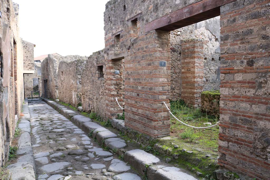 VII.11.7, Pompeii, on right. December 2018.
Looking east from entrance doorway along Vicolo del Balcone Pensile, between VII.12, on left, and VII.11. Photo courtesy of Aude Durand.