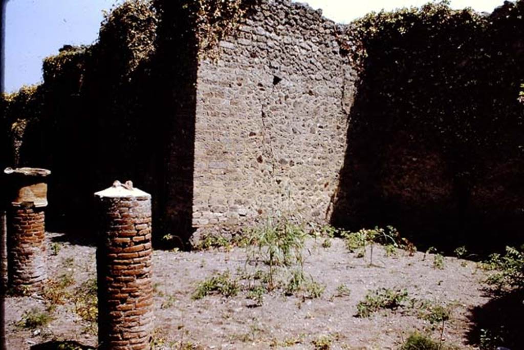 VII.11.10 Pompeii. 1966. Looking south-east from across small garden area.
Source: The Wilhelmina and Stanley A. Jashemski archive in the University of Maryland Library, Special Collections (See collection page) and made available under the Creative Commons Attribution-Non Commercial License v.4. See Licence and use details.
J66f0726