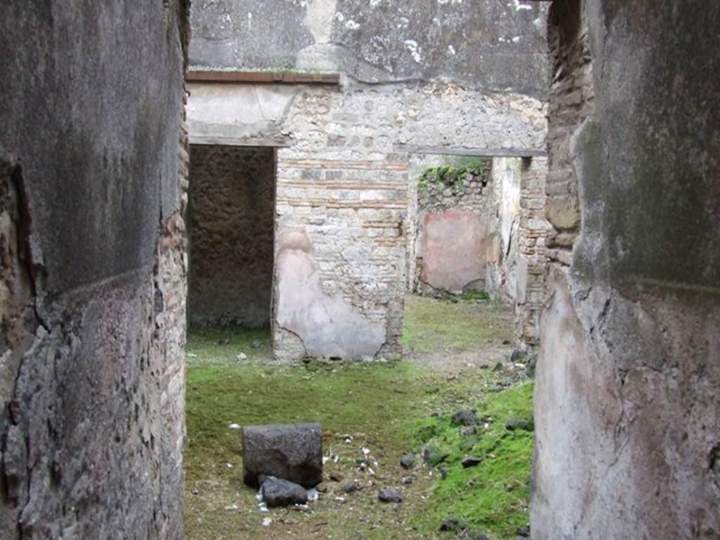 VII.11.11 Pompeii. December 2006. Looking from entrance across atrium.