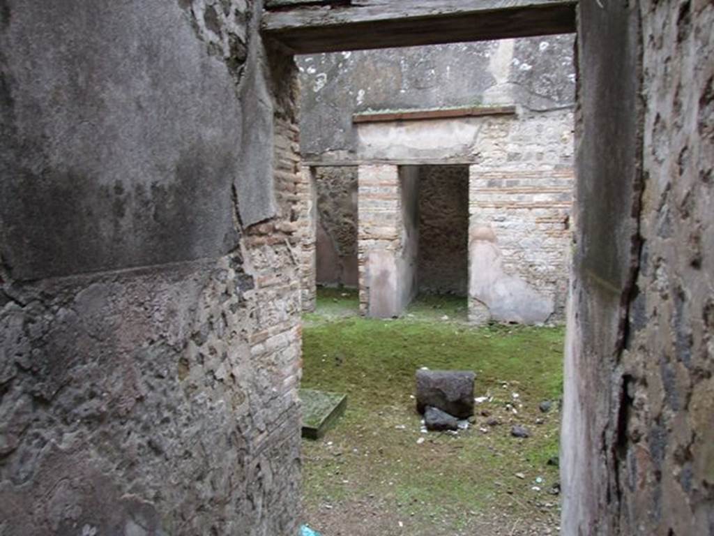 VII.11.11 Pompeii. December 2006. Looking across atrium and impluvium.