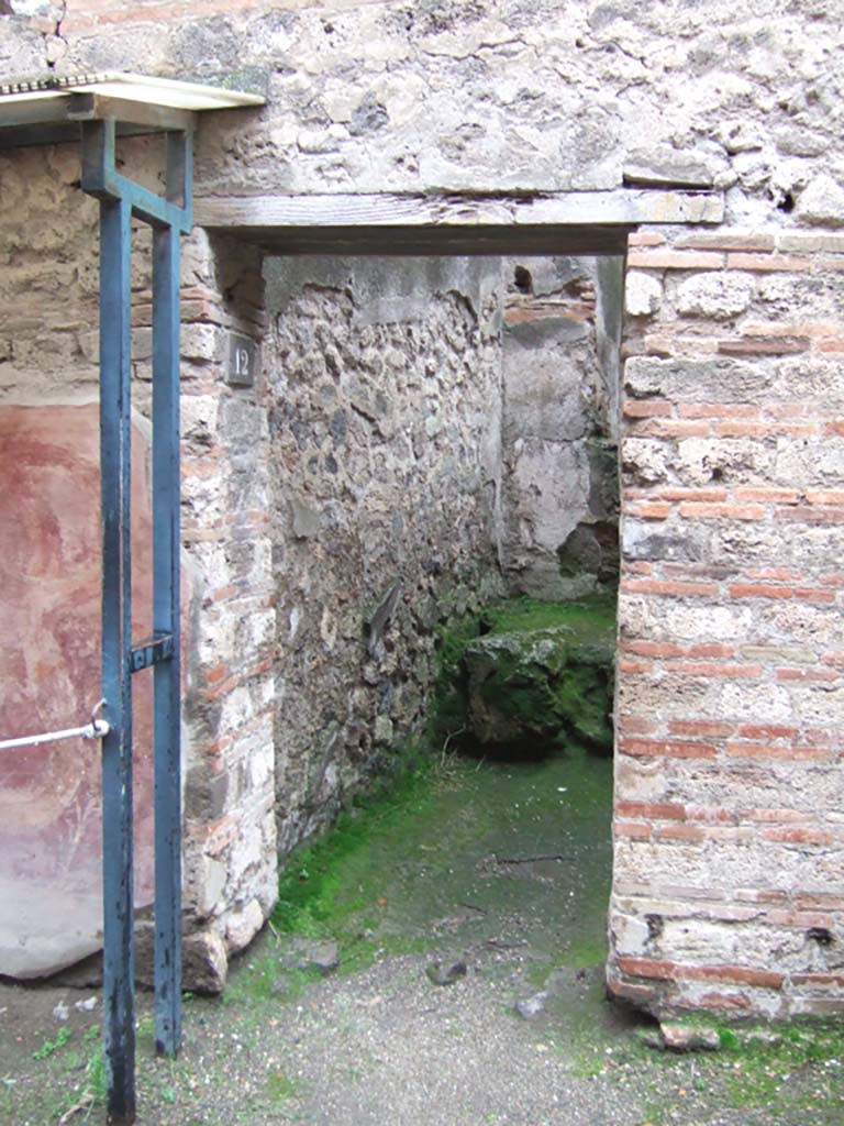 VII.11.12 Pompeii. December 2005. Entrance doorway to cella meretricia.
According to Varone and Stefani, the wording of CIL IV 813 (but numbered as CIL IV 814) and CIL IV 815 were found near the doorway of VII.11.12.
CIL IV 814 was on the left, and CIL IV 815 was on the right.
See Varone, A. and Stefani, G., 2009. Titulorum Pictorum Pompeianorum, Rome: L’erma di Bretschneider, (p.359).
See also VII.11.13.
