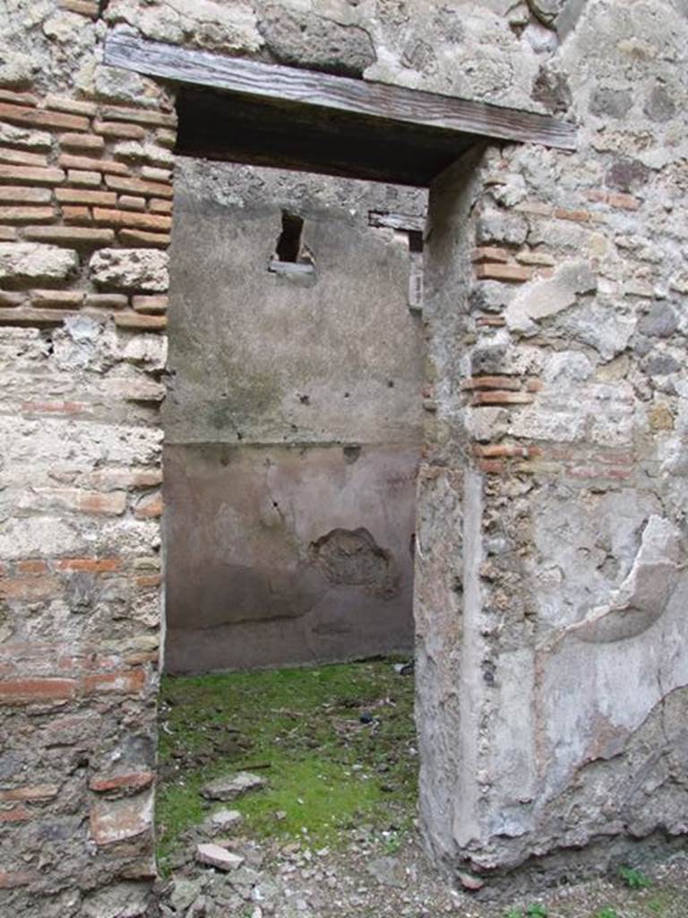 VII.11.14 Pompeii. March 2009. Room 10. Cubiculum on east side of entrance fauces.