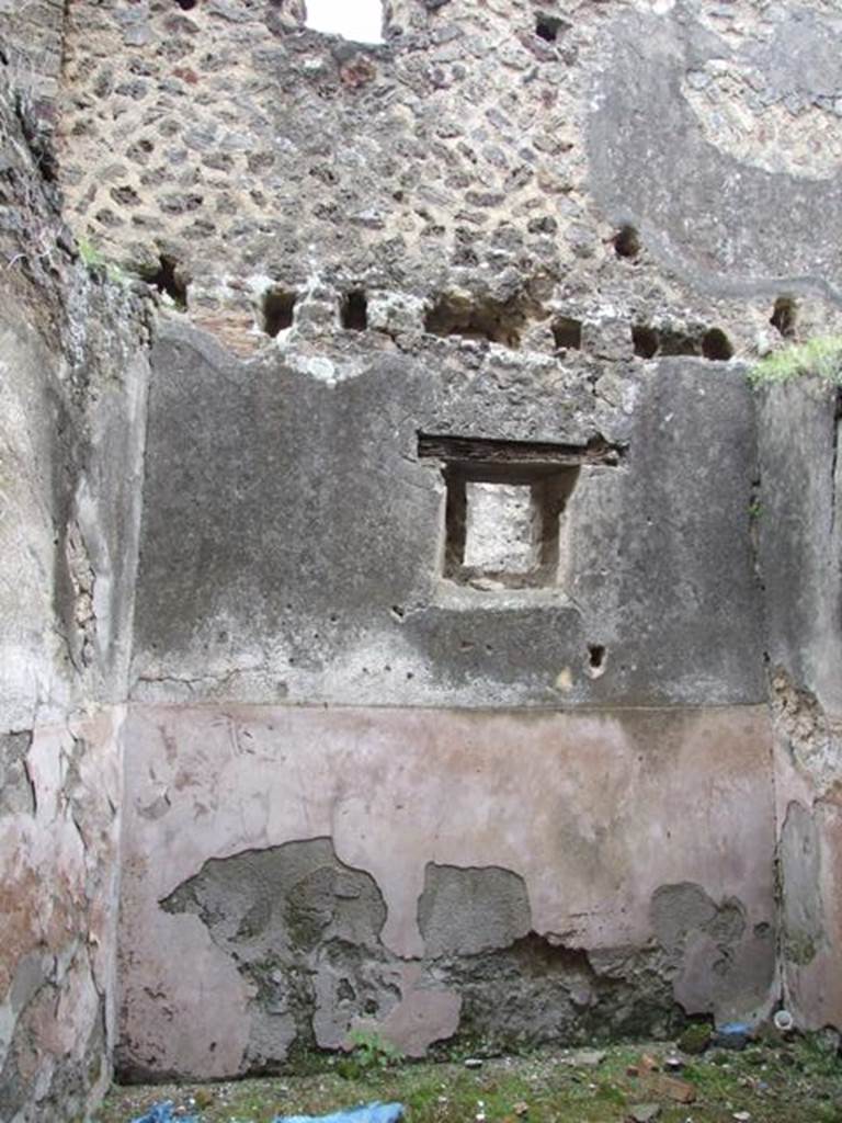 VII.11.14 Pompeii. March 2009. Room 12, east wall of cubiculum with window onto Vicolo del Lupanare.
