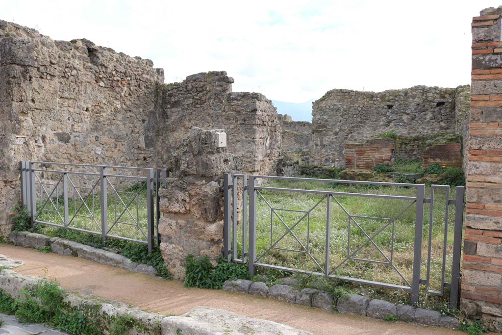 VII.12.2 Pompeii on left and VII.12.1 on right. December 2018.
Looking south-east towards entrances. Photo courtesy of Aude Durand.