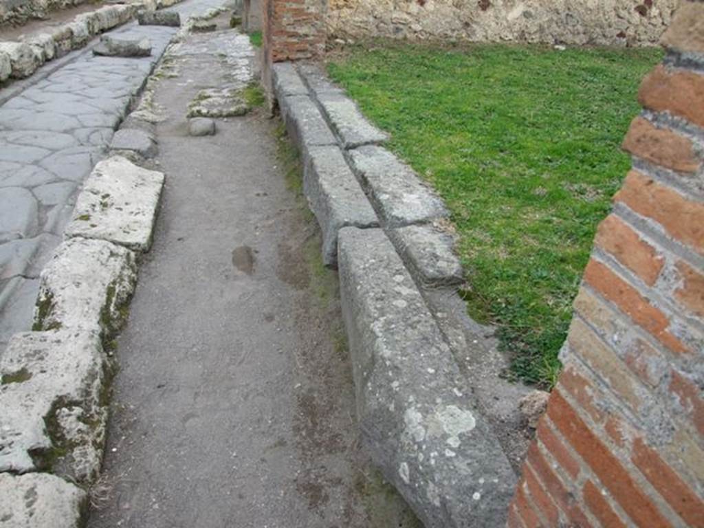 VII.12.5 Pompeii. December 2007. Entrance and threshold or sill, looking east on Via degli Augustali.