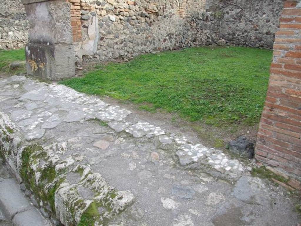 VII.12.6 Pompeii. December 2007. Entrance and pavement.