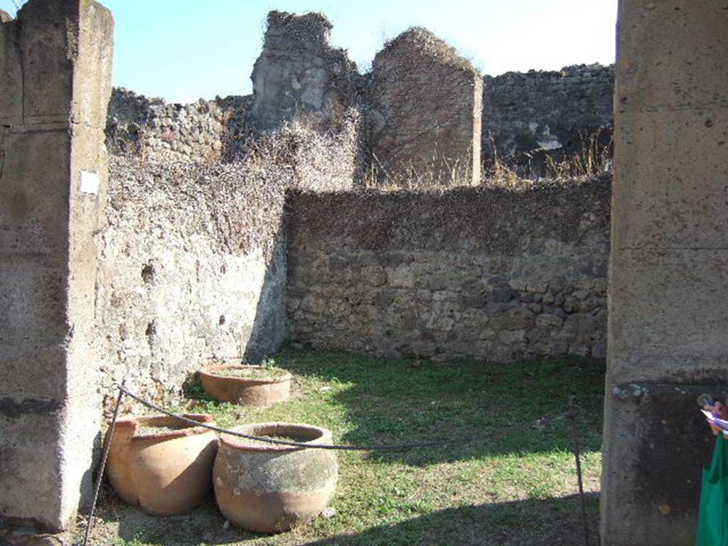 VII.12.9 Pompeii. September 2005. Looking south towards entrance doorway.