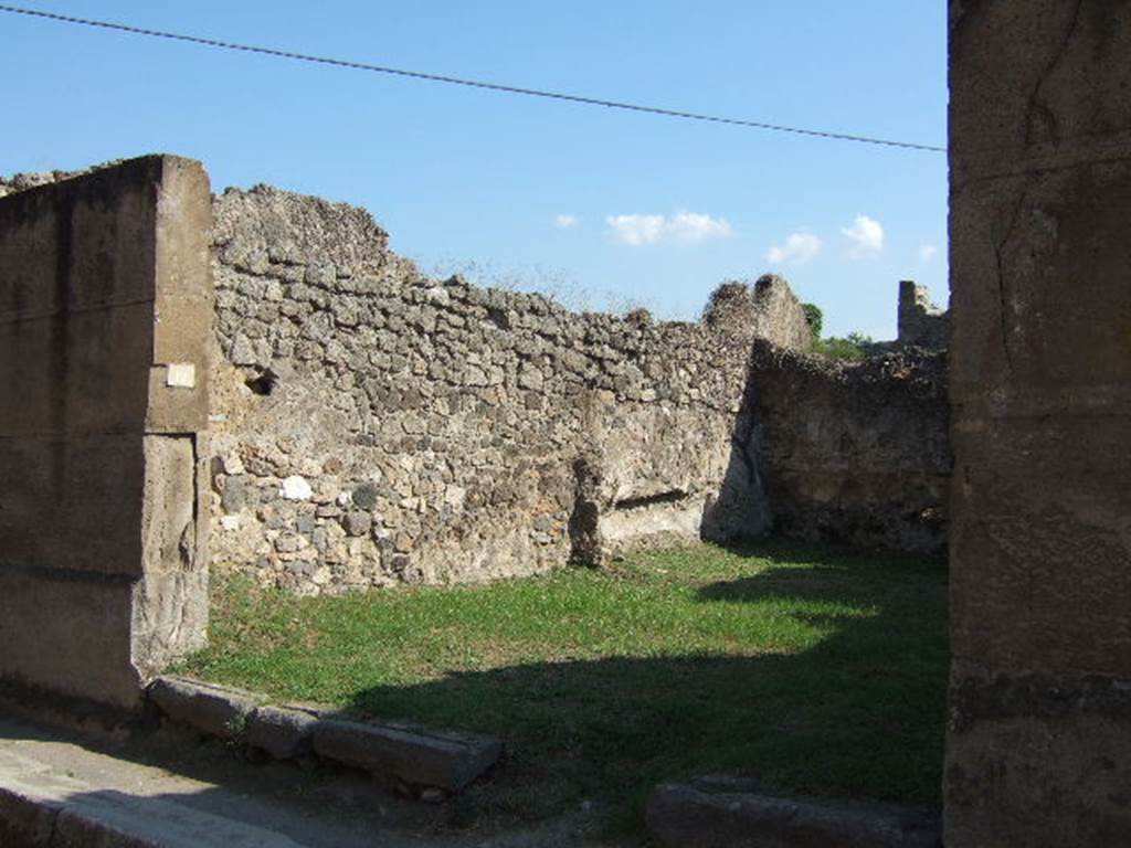 VII.12.12 Pompeii. September 2005. Looking south-east towards entrance doorway.