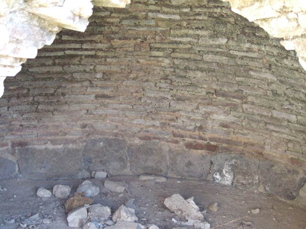 VII.12.13 Pompeii. September 2005. Interior of oven.