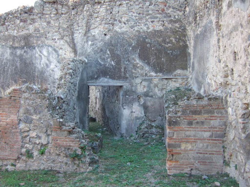 VII.12.14 Pompeii. September 2005. South west corner of shop.