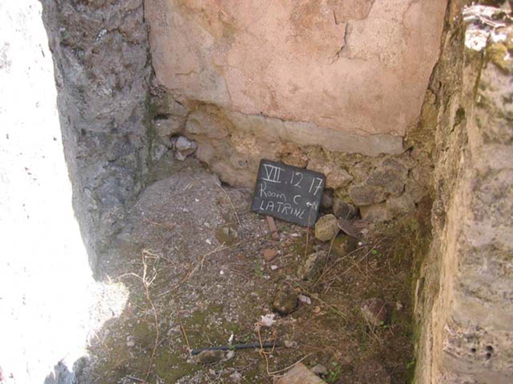 VII.12.17 Pompeii. July 2008. Latrine. Photo courtesy of Barry Hobson.