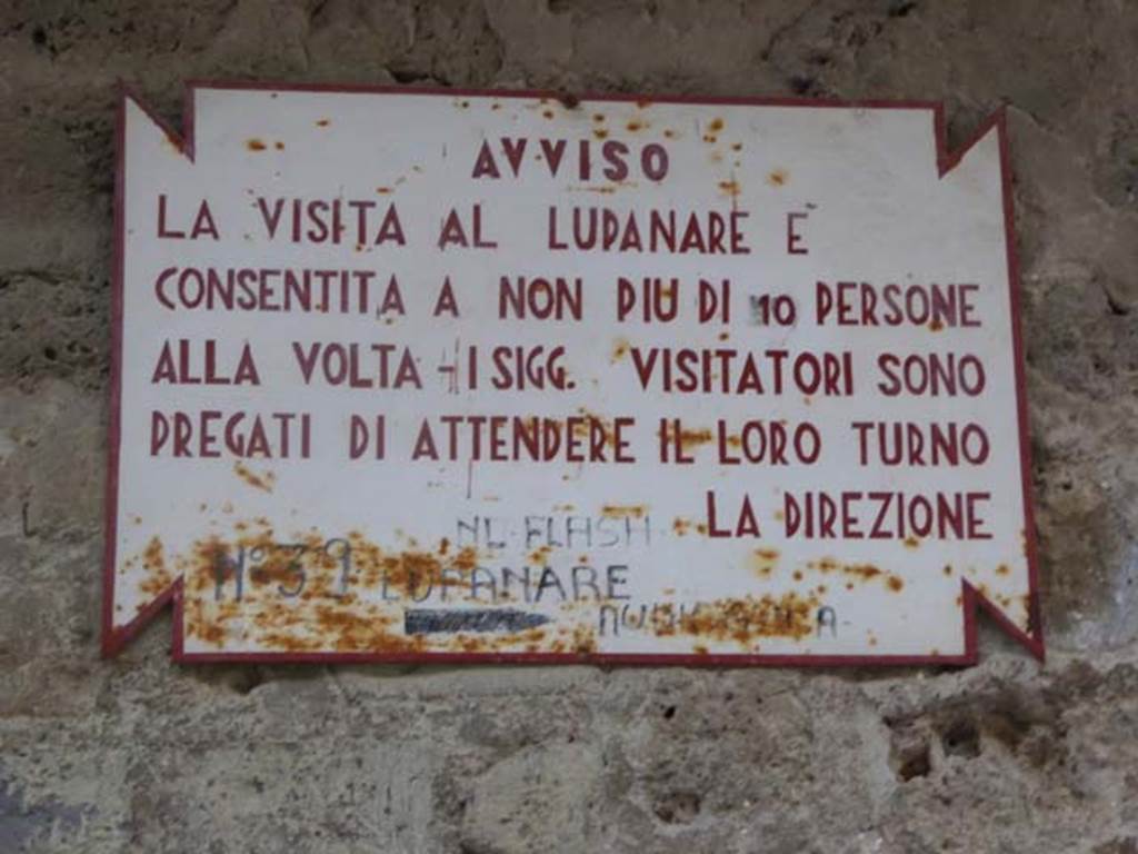 VII.12.18 Pompeii. October 2014. Tabella ansata.
Be advised.
The visit to the Brothel is allowed by not more than 10 persons at a time - gentlemen. Visitors are asked to wait their turn.
No flash.
I SIGG. – (Signori=Gentlemen) may be a left-over from the days when only men were deemed suitable to enter and see the brothel.
The women in the group were left to while away the time in the Forum, while the men were taken away to see the “sights”!).