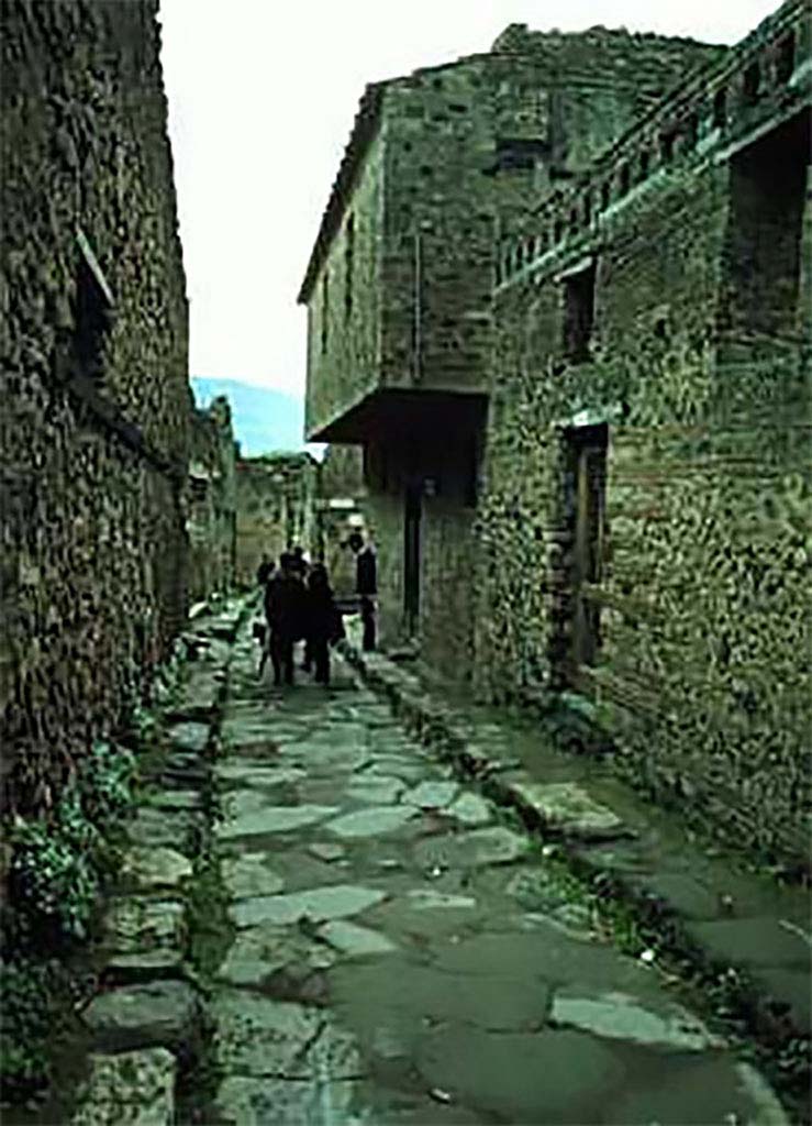 VII.12.18 and VII.12.17 Pompeii. 1988.
Vicolo del Lupanare, looking south. Photo courtesy of Leo C. Curran.
