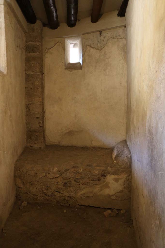 VII.12.18, Pompeii. December 2018.
Stone bed in room used by prostitute. Photo courtesy of Aude Durand.