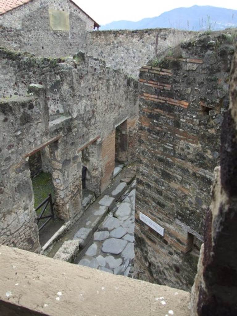VII.12.20 Pompeii. March 2009. Looking south from window onto road junction of Vicolo del Balcone Pensile and Vicolo del Lupanare.