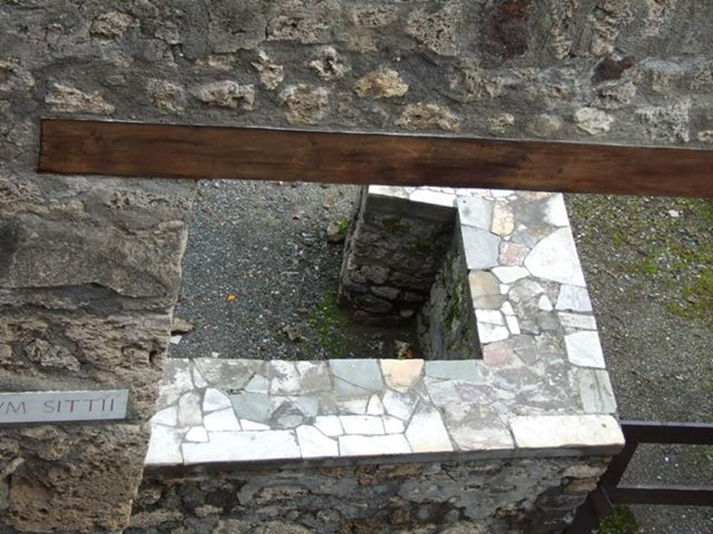 VII.12.20 Pompeii. March 2009. Looking from upper window onto Hospitium Sittii, at VII.1.44 in Vicolo del Lupanare.