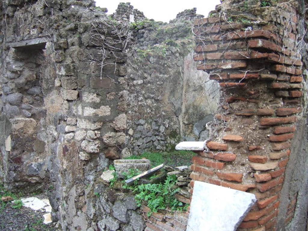 VII.12.26 Pompeii.  December 2005. Room to east of fauces.