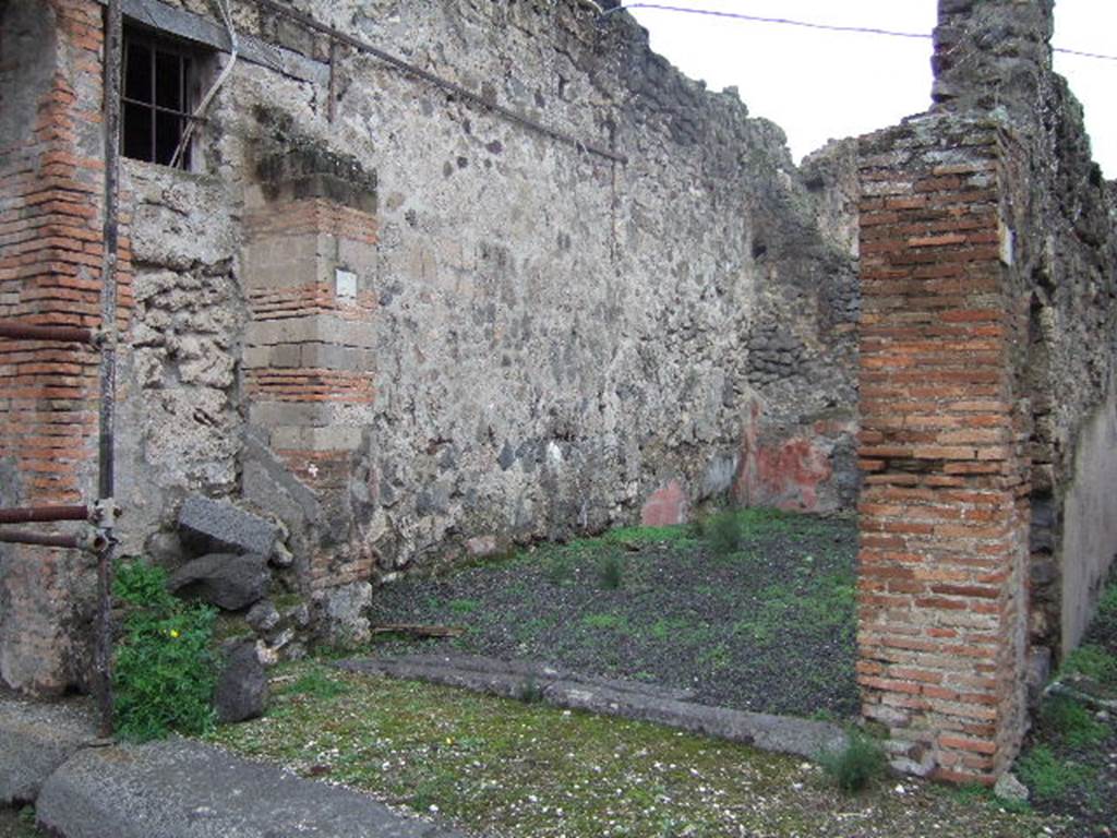 VII.12.27 Pompeii. December 2005. Entrance.